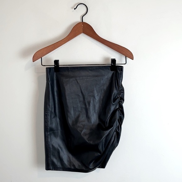 nwot ZARA Faux Leather Ruched Side High Waisted Mini Skirt Black - Picture 2 of 8